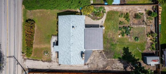 3 bedrooms House in British Columbia, Canada No. 1127 10