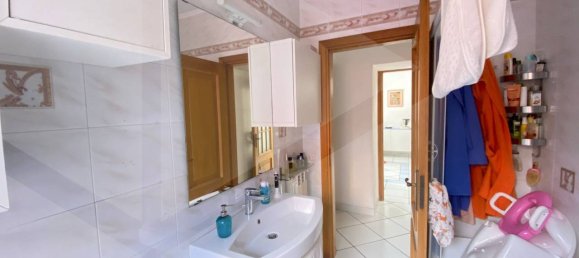 Apartamento de 3 habitaciónes en Pozzuoli, Italy No. 24760 10