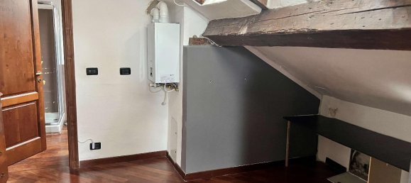 Квартира с 2 комнатами в Генуя, Италия № 172318 8