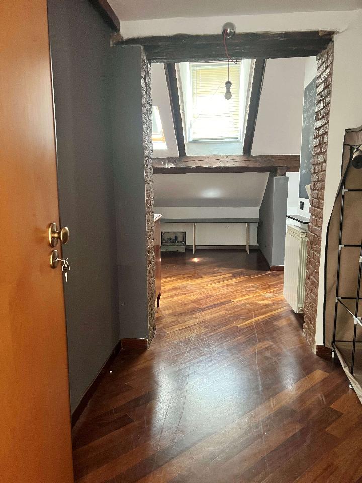 Квартира с 2 комнатами в Генуя, Италия № 172318