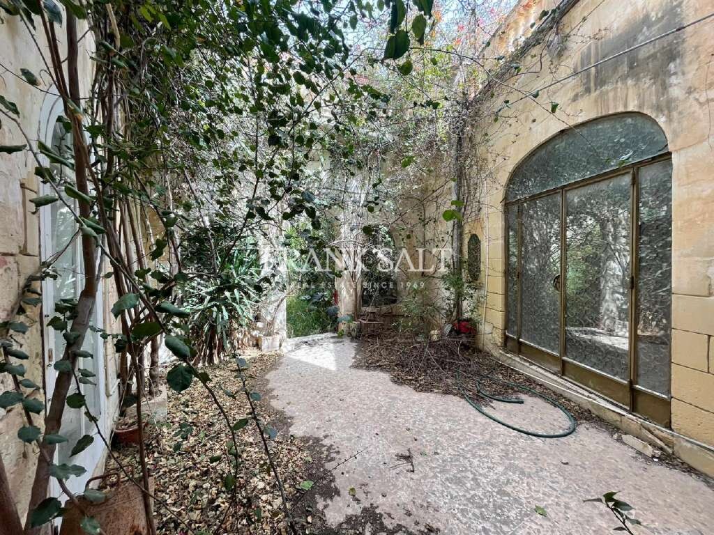 Таунхаус с 3 спальнями в Аттард, Мальта № 238