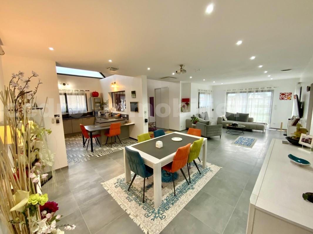 Casa de 6 dormitorios en Meung-sur-Loire, France No. 69408