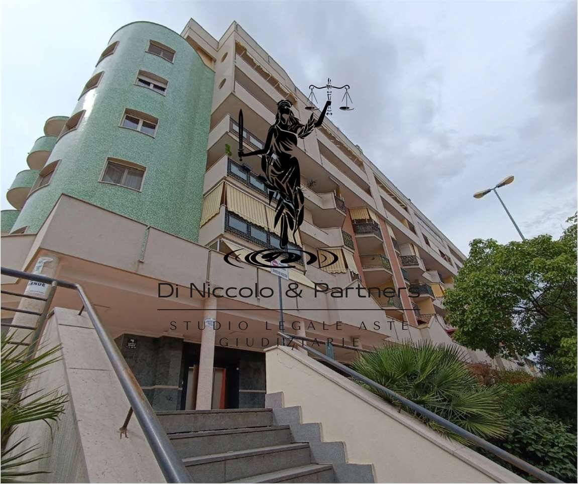 5 rooms Apartment in Andria, Italy No. 185879