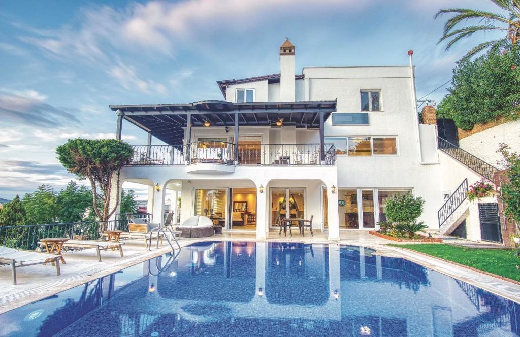 Villa 6+1 in Bodrum, Turkey No. 43347