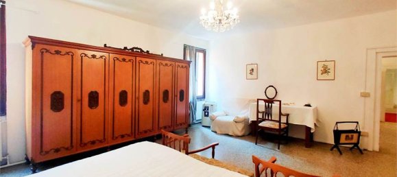 4 bedrooms Apartment in Venice, Italy No. 61548 5