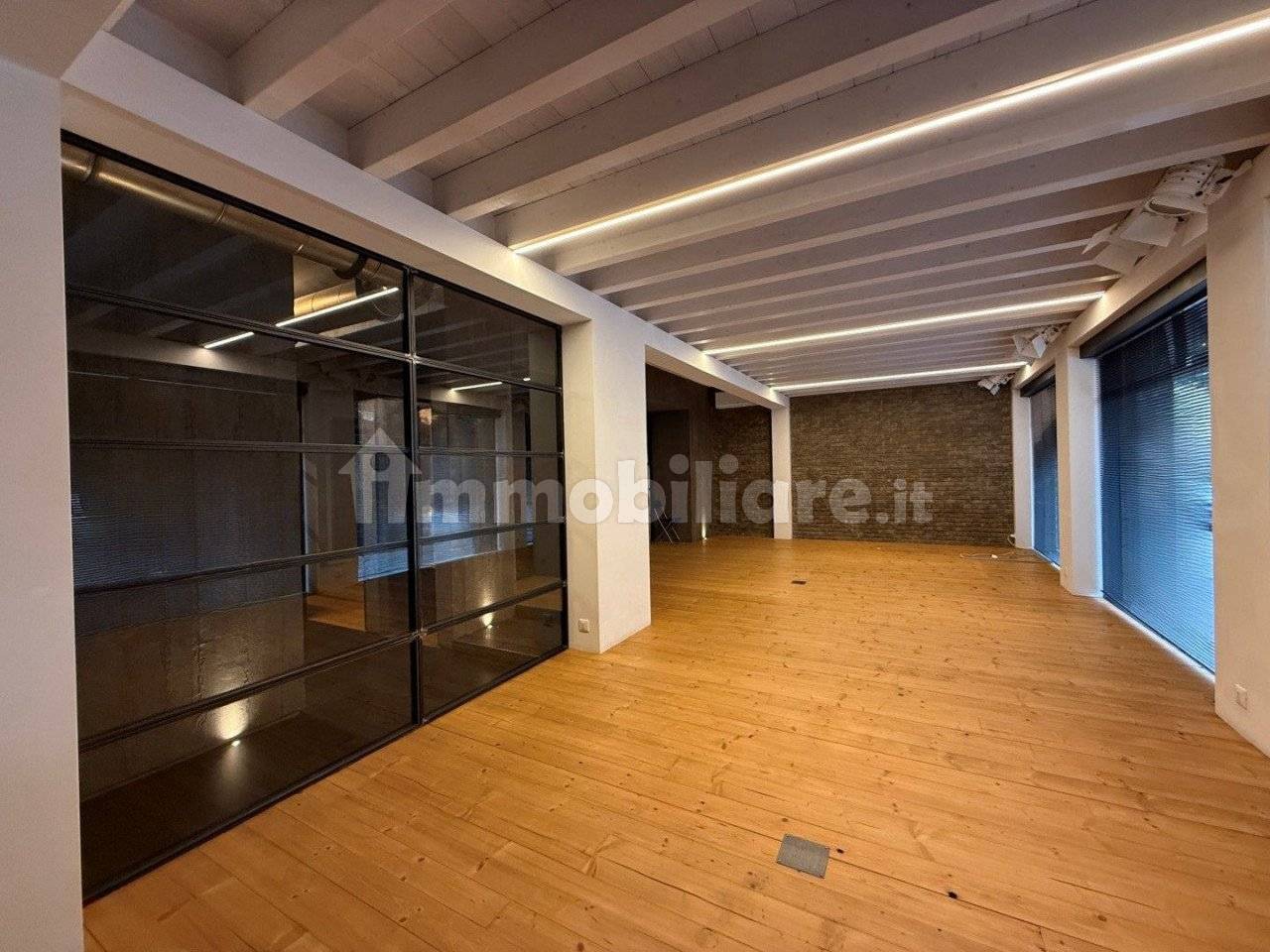 5غرفة عقار تجاري في Vicenza, Italy رقم 201637