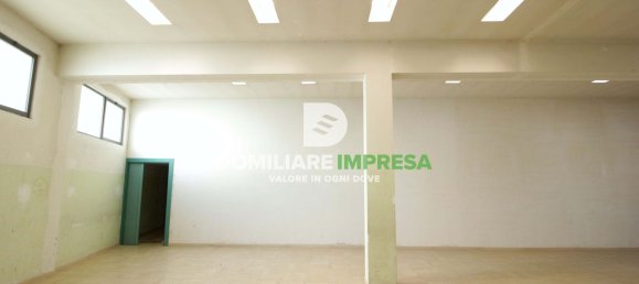 Коммерческая недвижимость 403м² в Лечче, Италия № 144708 14