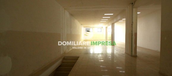 Коммерческая недвижимость 403м² в Лечче, Италия № 144708 8