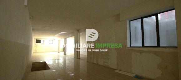 Коммерческая недвижимость 403м² в Лечче, Италия № 144708 10