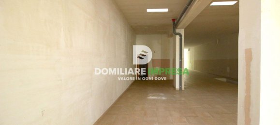 Коммерческая недвижимость 403м² в Лечче, Италия № 144708 12