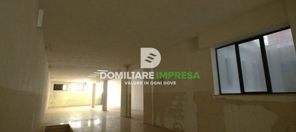 Коммерческая недвижимость 403м² в Лечче, Италия № 144708 9