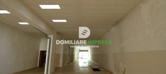 Коммерческая недвижимость 403м² в Лечче, Италия № 144708 11