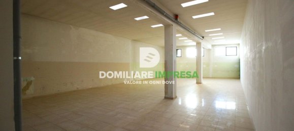 Коммерческая недвижимость 403м² в Лечче, Италия № 144708 16