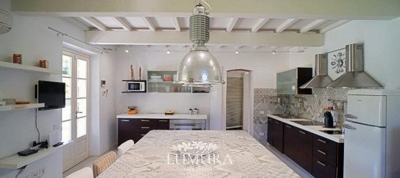 5 bedrooms House in Lucca, Italy No. 119218 16