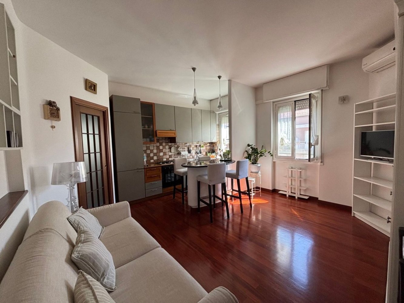 2 rooms Apartment in Milan, Italy No. 339088