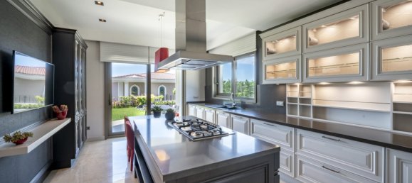 Villa 5+1 in Istanbul, Turkey No. 8041 11