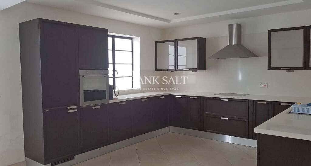 Casa de 4 dormitorios en Swieqi, Malta No. 9261