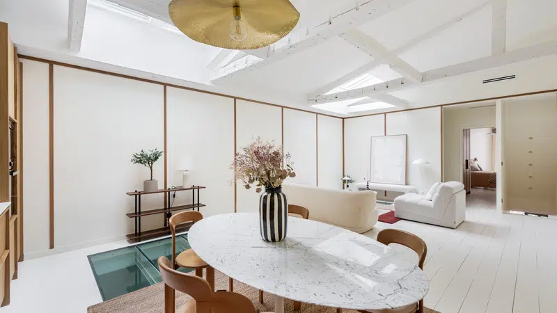 128m² Office in Paris, France No. 151819