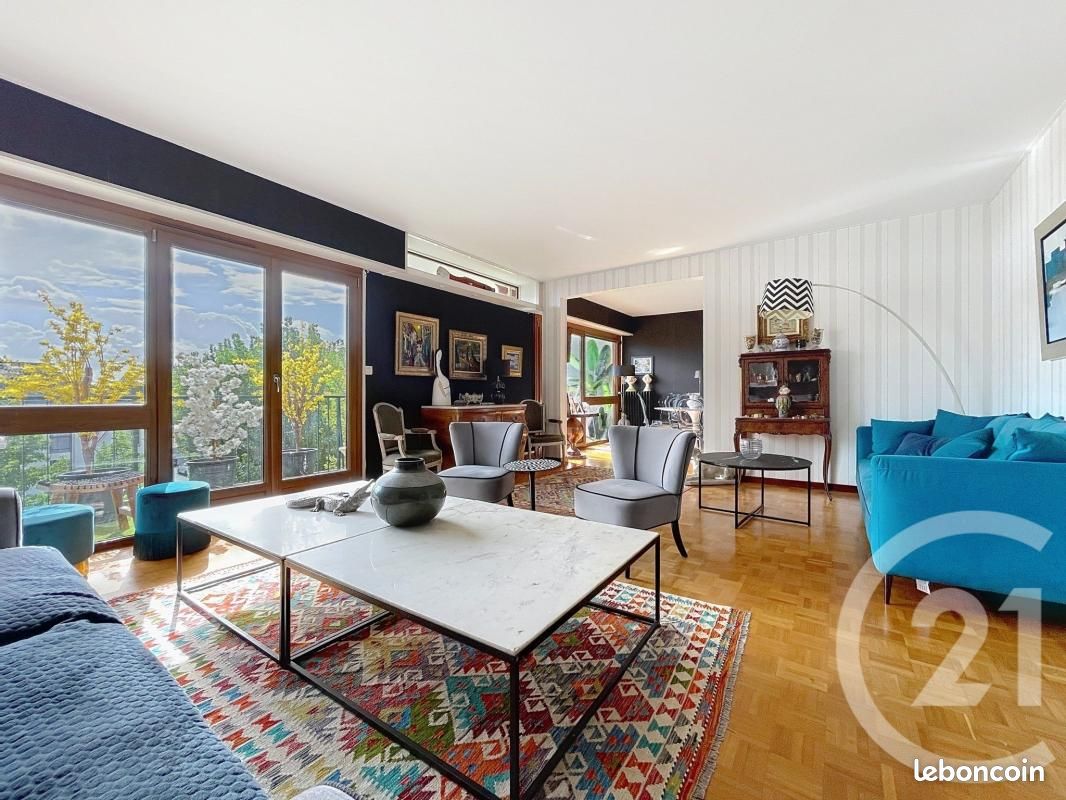 3 bedrooms Apartment in Bordeaux, France No. 319561