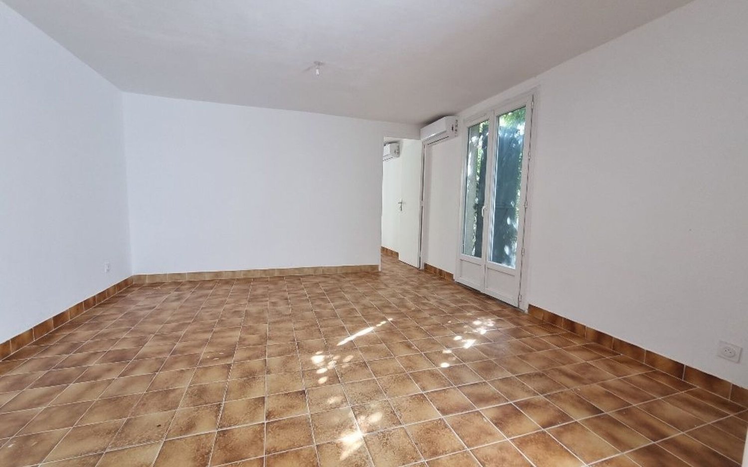 2-Zimmer Wohnung in Ivry-sur-Seine, France, Nr. 337563