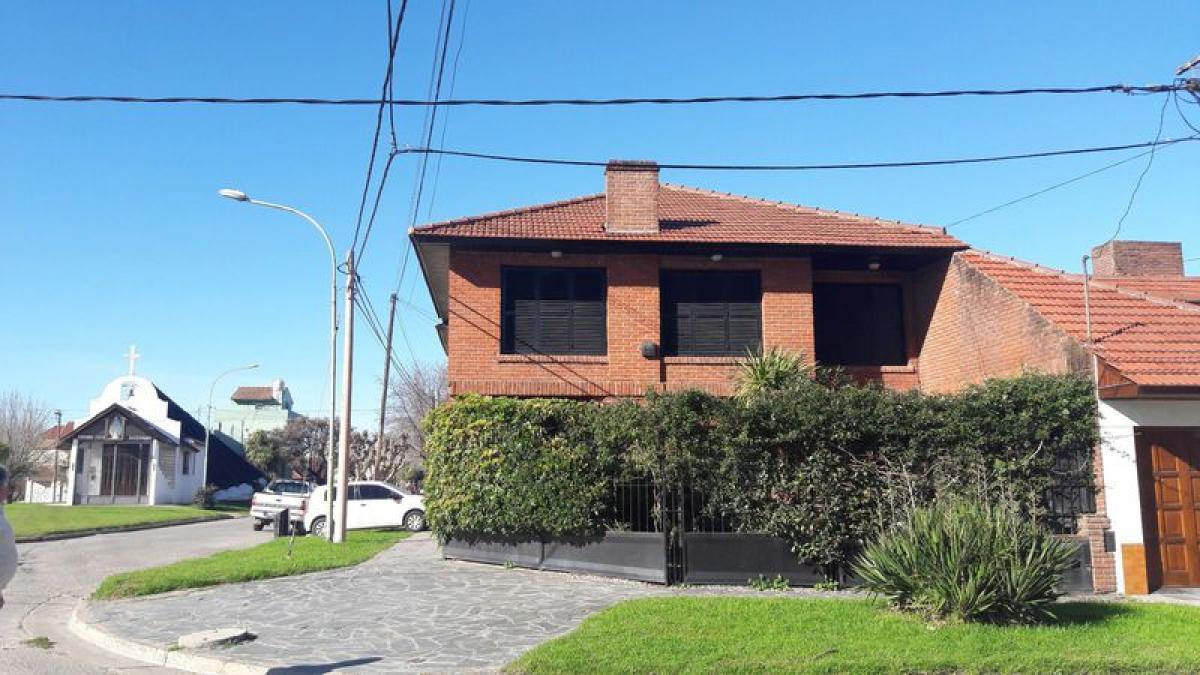 3 bedrooms House in Mar del Plata, Argentina No. 93221
