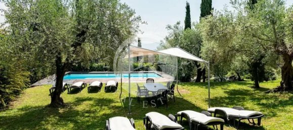 13 bedrooms Villa in Lucca, Italy No. 102372 4