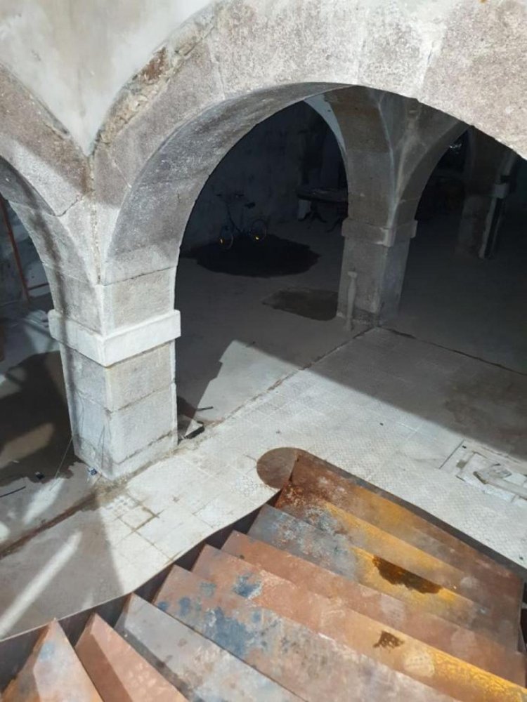 500m² Shop in Porto, Portugal No. 8217