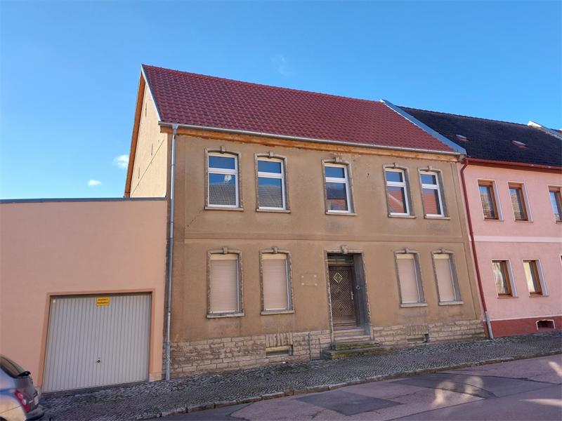 6 rooms Townhouse in Salzlandkreis, Germany No. 42361