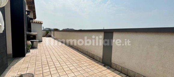 2 bedrooms Penthouse in Assago, Italy No. 313001 5