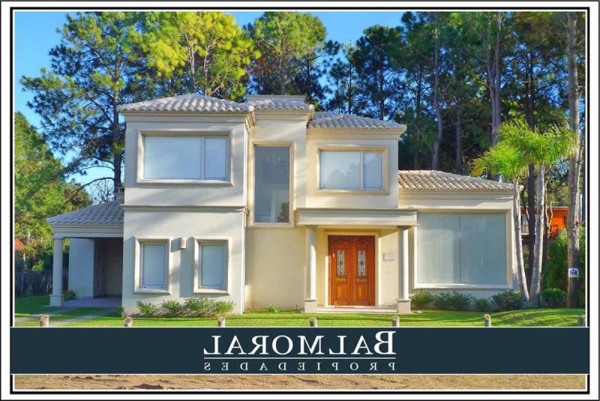 4 bedrooms House in Mar del Plata, Argentina No. 90957