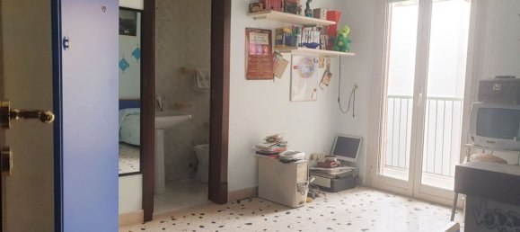 5 rooms Apartment in Palermo, Italy No. 74069 7