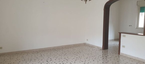 5 rooms Apartment in Palermo, Italy No. 74069 4