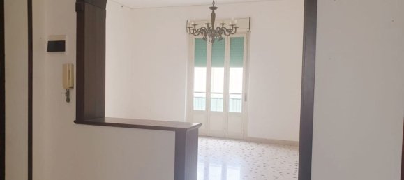 5 rooms Apartment in Palermo, Italy No. 74069 3