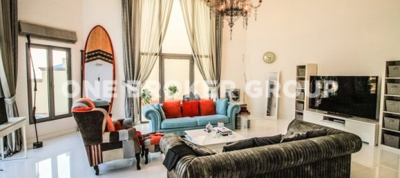 4 bedrooms Villa in Palm Jumeirah, UAE No. 227 2