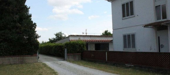 6 bedrooms Apartment in Fucecchio, Italy No. 190132 9