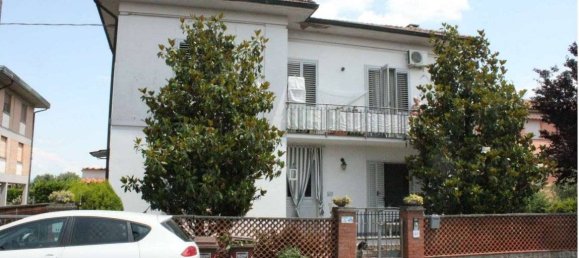 6 bedrooms Apartment in Fucecchio, Italy No. 190132 2