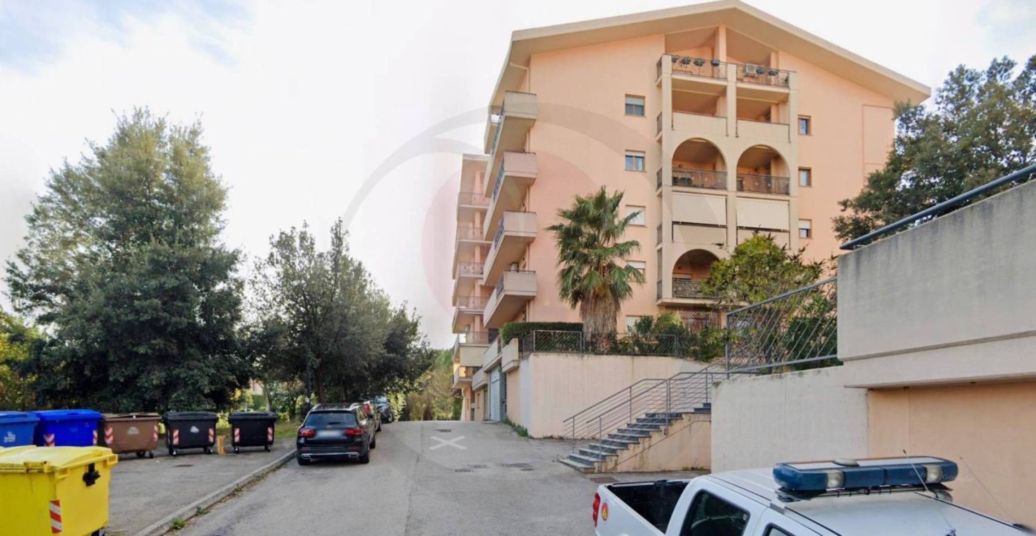 3غرفة عقار تجاري في Lanciano, Italy رقم 307503