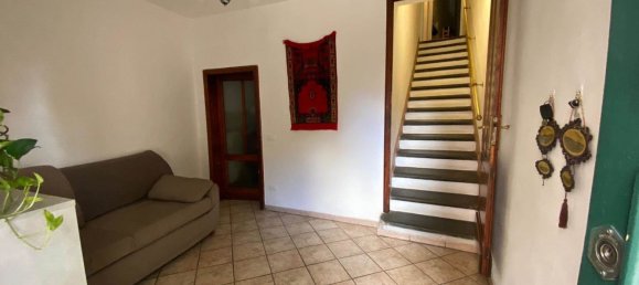 7 rooms Apartment in Pistoia, Italy No. 218616 4