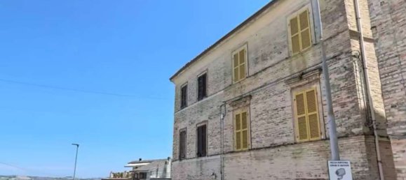 5 rooms Apartment in Macerata, Italy No. 78045 3