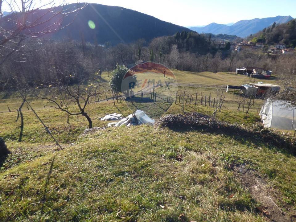 Terreno em Dumenza, Italy 2240 m² N.º 57493
