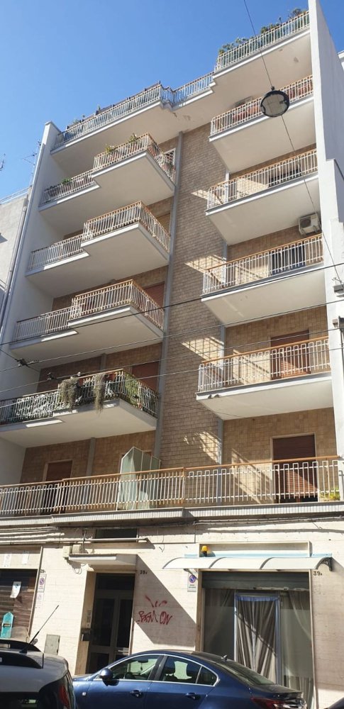 2 rooms Apartment in Bari, Italy No. 77197