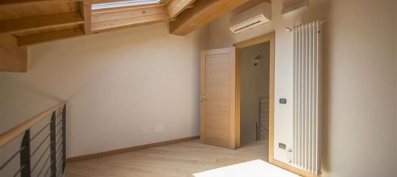 124m² Office in Piacenza, Italy No. 164102 5