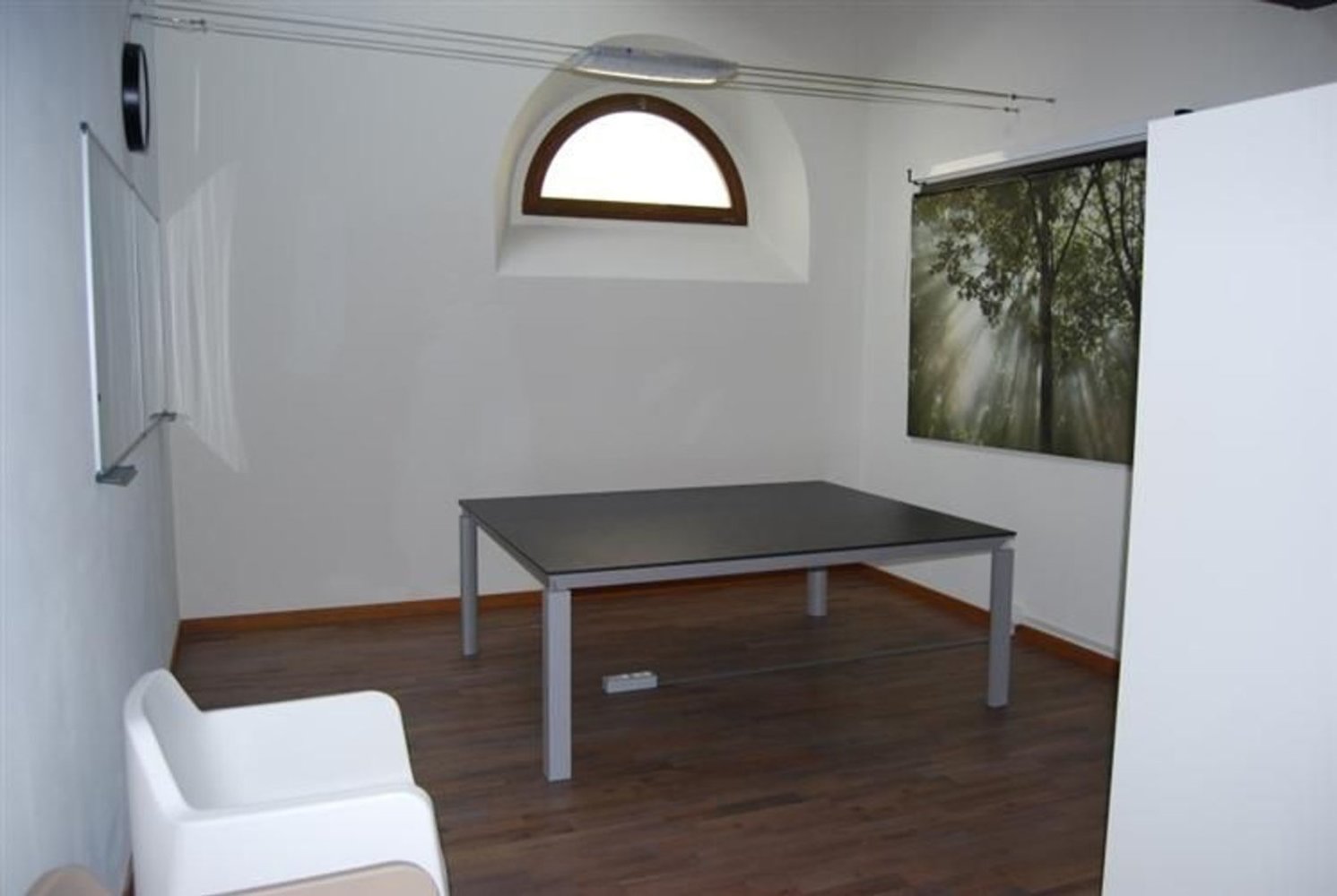 124m² Office in Piacenza, Italy No. 164102