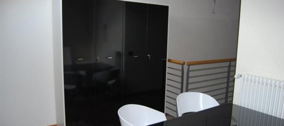124m² Office in Piacenza, Italy No. 164102 4