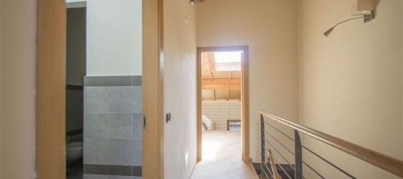 124m² Office in Piacenza, Italy No. 164102 12