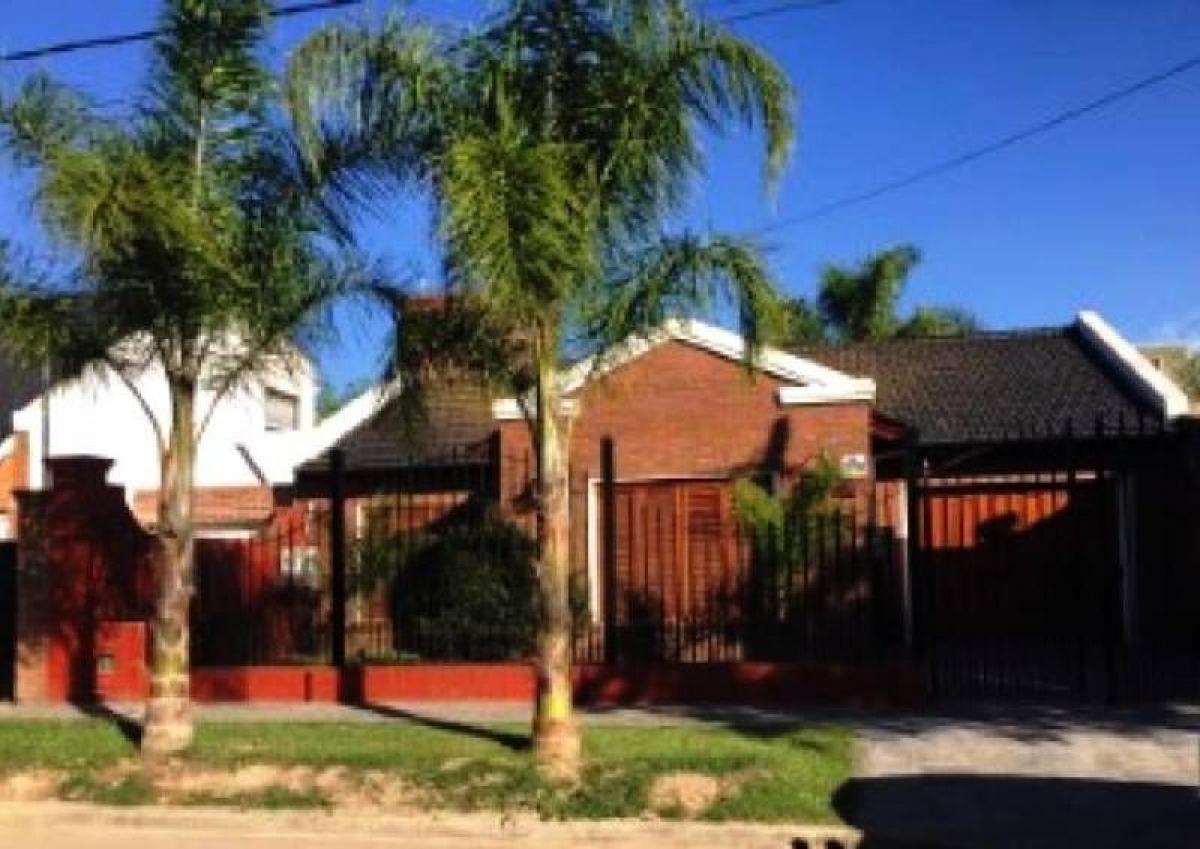 Casa de 2 dormitorios en Cañuelas, Argentina No. 18078