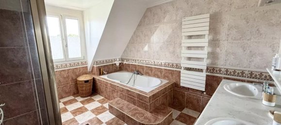 4 bedrooms House in Sainte-Genevieve-des-Bois, France No. 179759 19