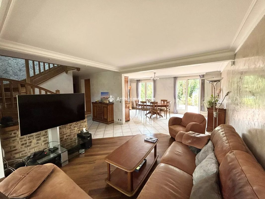 4 bedrooms House in Sainte-Genevieve-des-Bois, France No. 179759