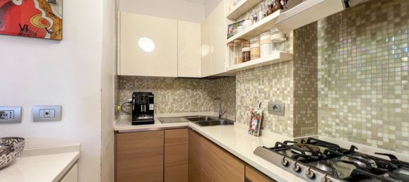 3 rooms Apartment in Rome, Italy No. 33580 11