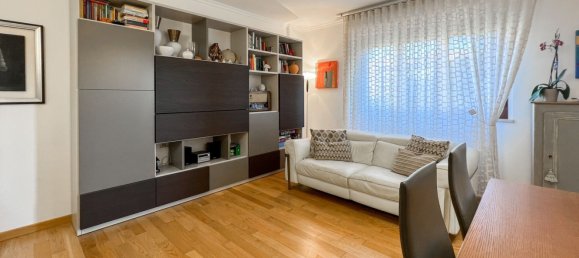 3 rooms Apartment in Rome, Italy No. 33580 4